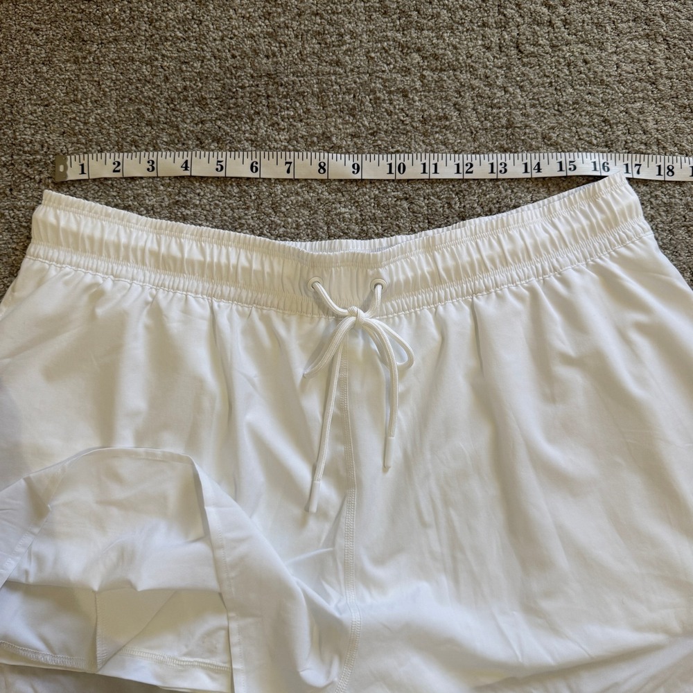 Travis Mathew White Active Running Shorts XL Flowy Clean Girl Tennis Golf Sporty - Picture 4 of 9